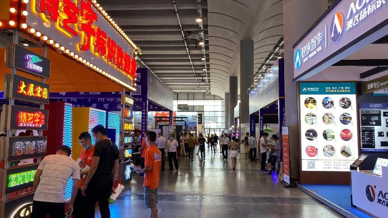 在挑选活动搭建材质时，还需要考虑以下因素：
